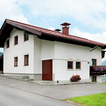 Apartment Brixen Near Ski Lift Бриксен-им-Тале